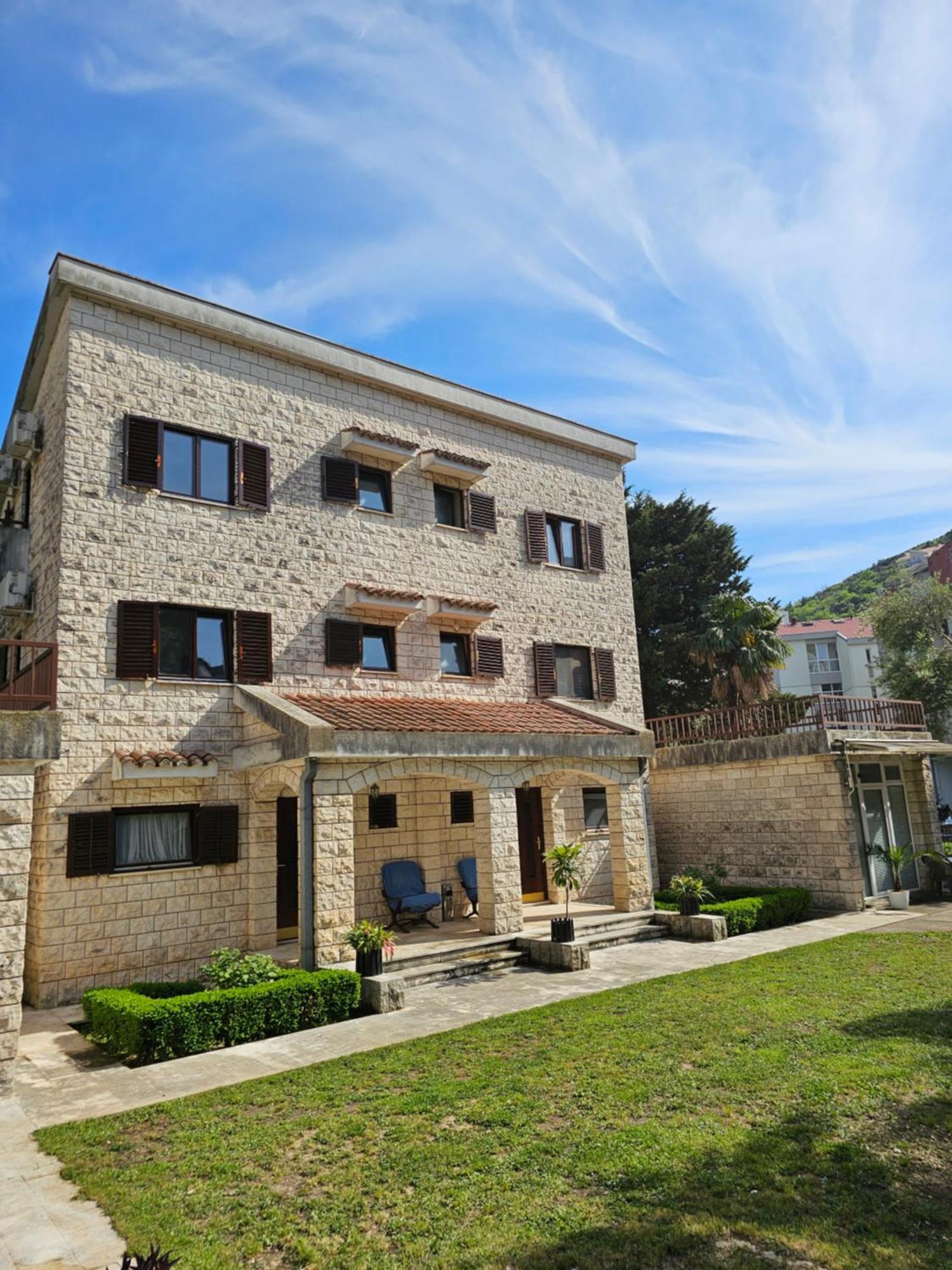 Apartment Bravo